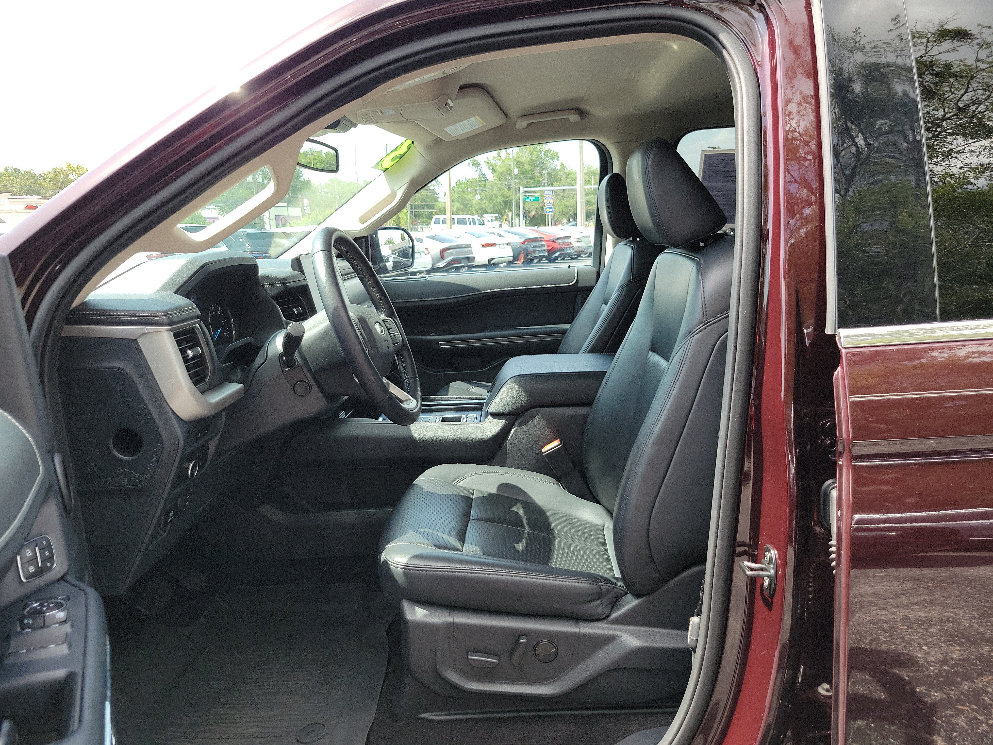 Used 2023 Ford Expedition XLT RWD image 16