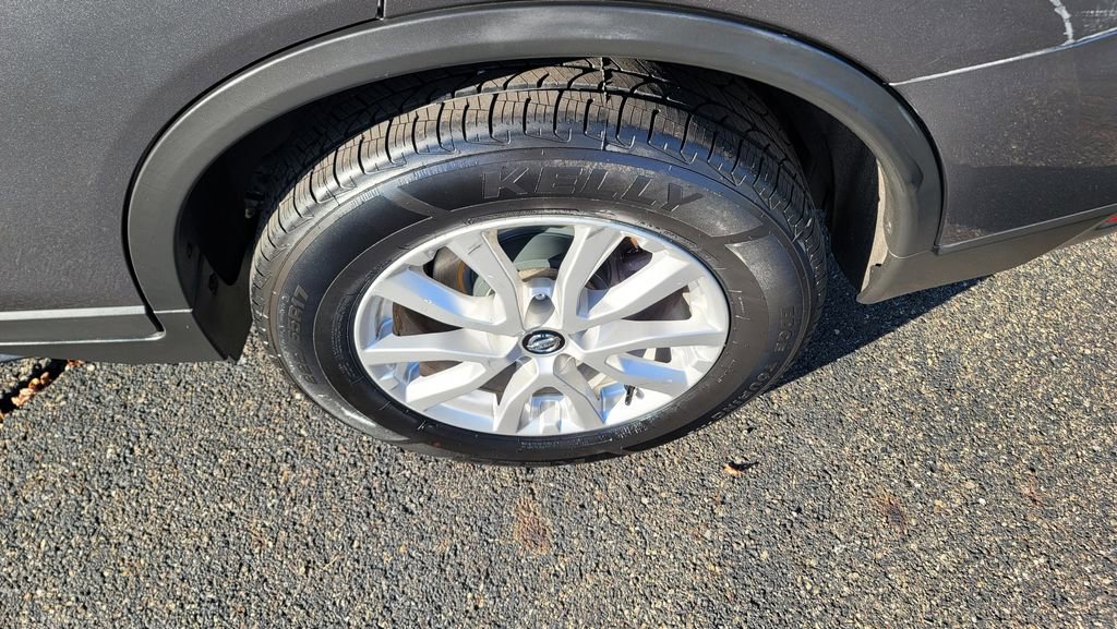 Used 2017 Nissan Rogue SV image 8