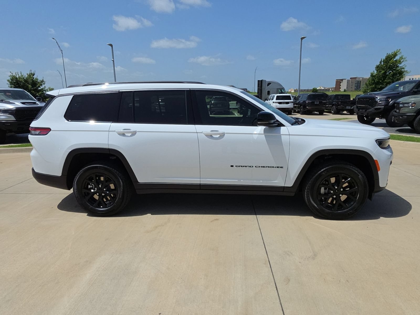 New 2026 Jeep Grand Cherokee L 2WD image 6