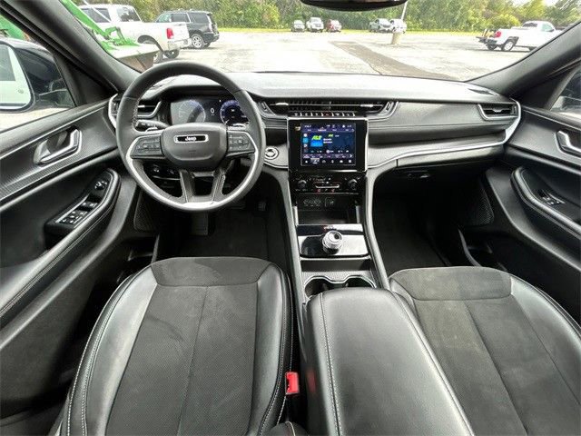 Used 2024 Jeep Grand Cherokee Altitude image 11