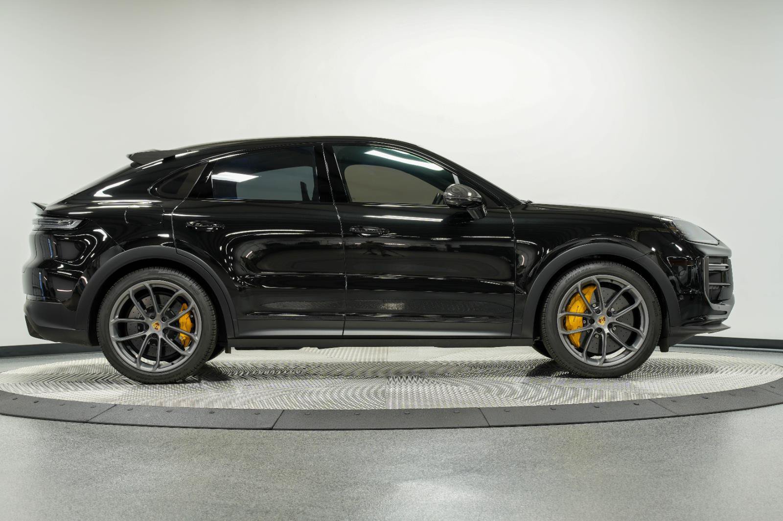 Used 2024 Porsche Cayenne Turbo GT AWD/4WD image 24