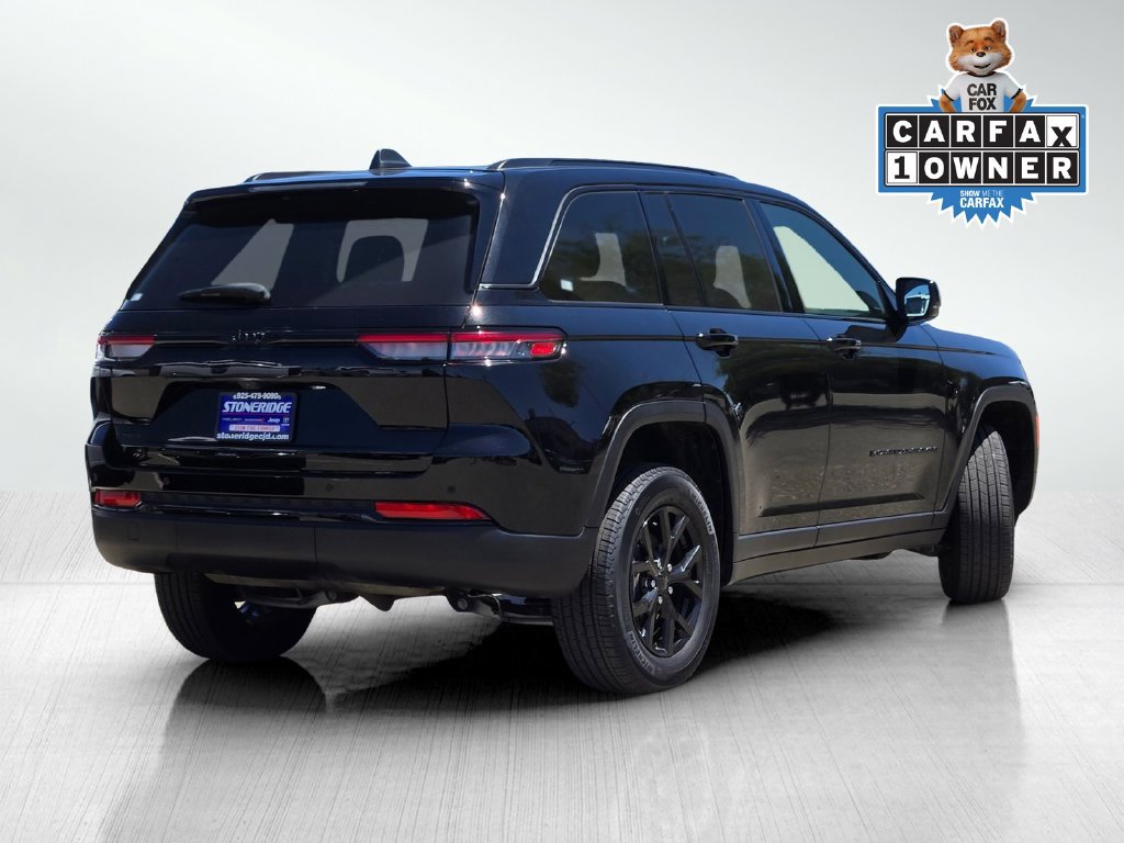 Used 2025 Jeep Grand Cherokee Altitude AWD/4WD image 4