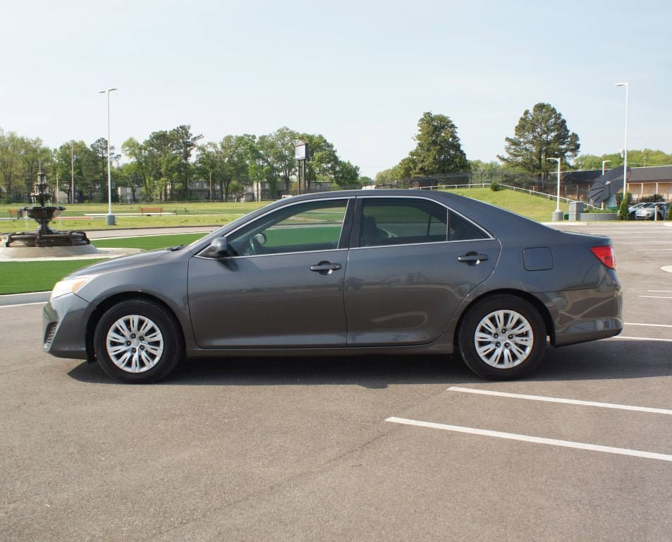 Used 2012 Toyota Camry L FWD image 8