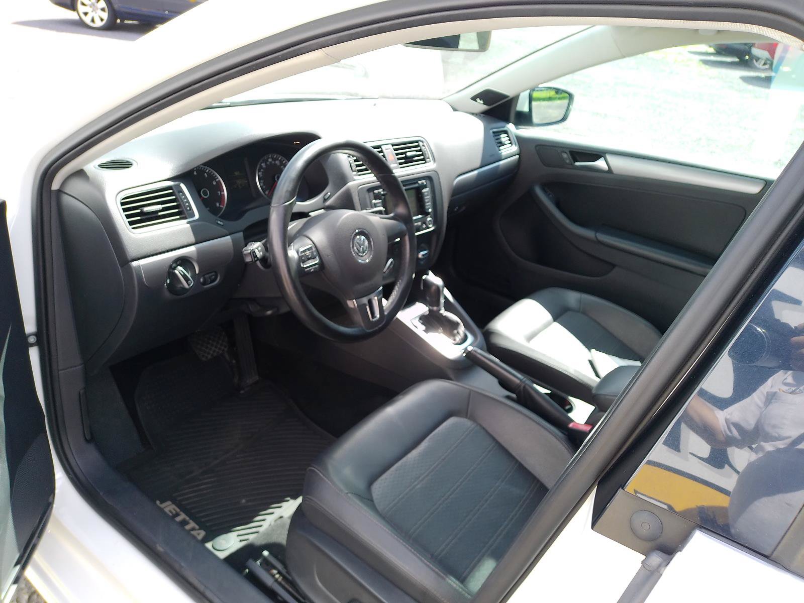 Used 2013 Volkswagen Jetta SEL FWD image 4