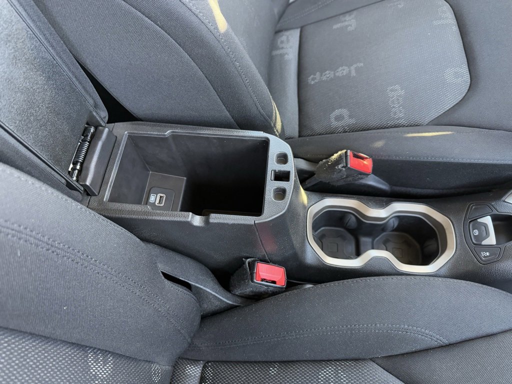 Used 2017 Jeep Renegade Latitude image 38