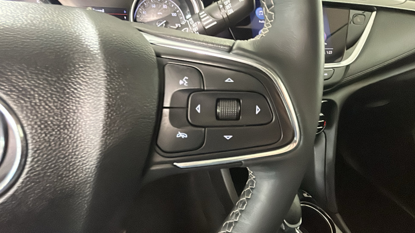 Used 2023 Buick Encore GX Essence w/ Experience Buick Package FWD image 21