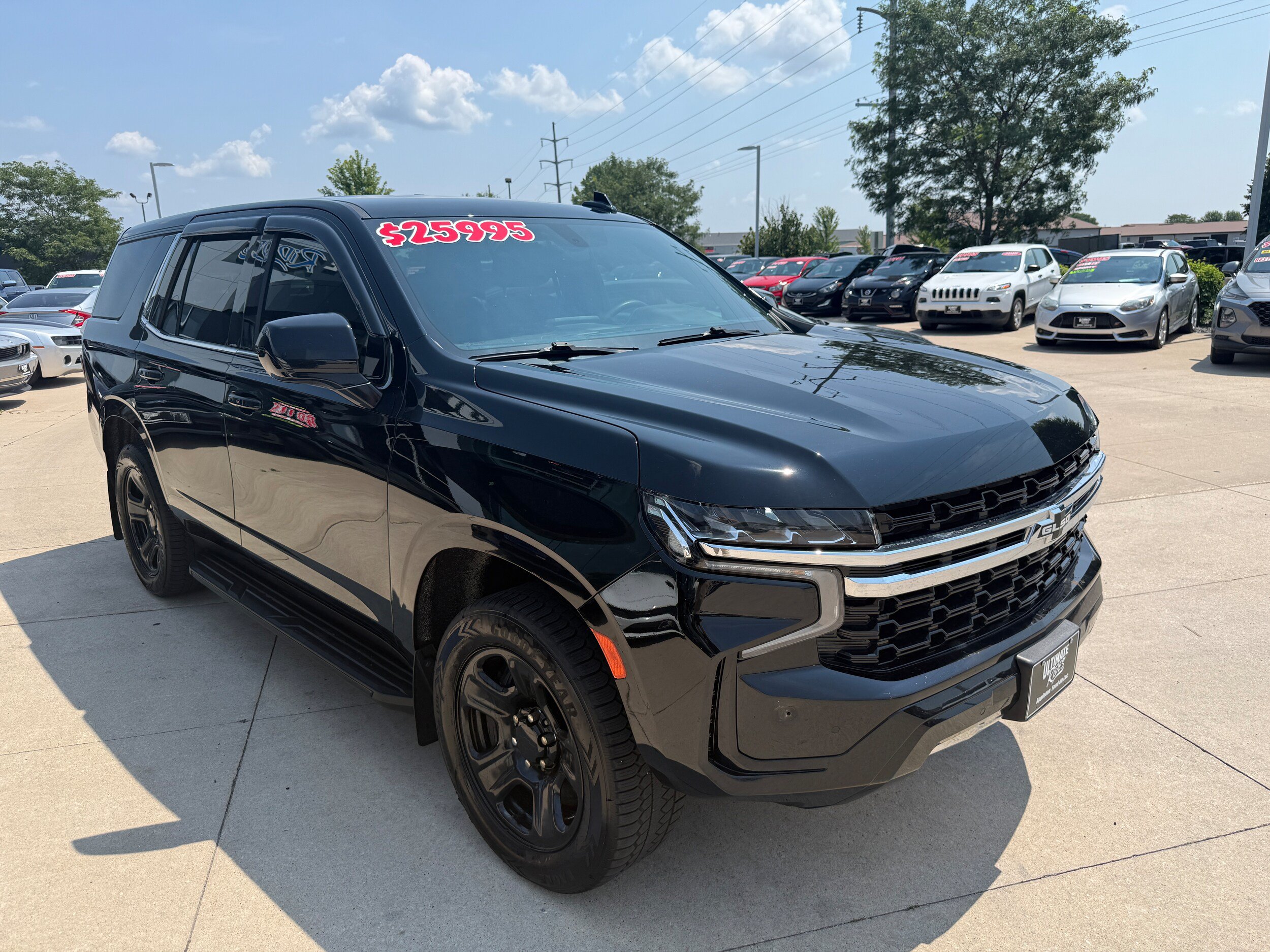 Used 2023 Chevrolet Tahoe 4WD image 2