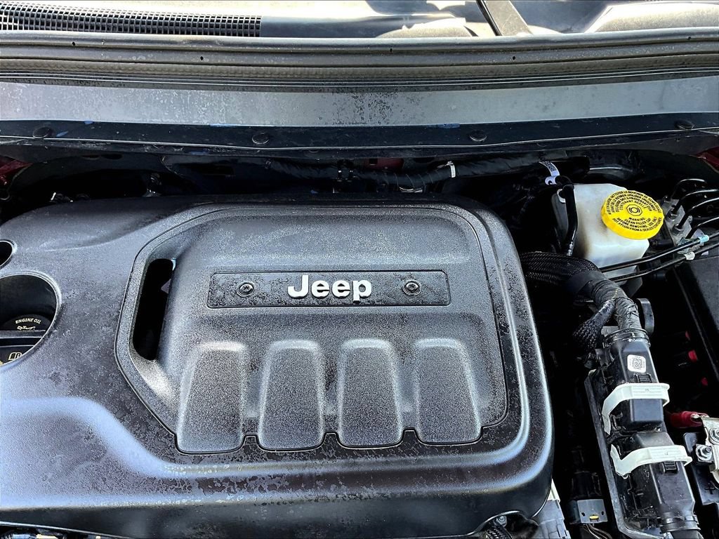 Used 2019 Jeep Cherokee Latitude Plus AWD/4WD image 34