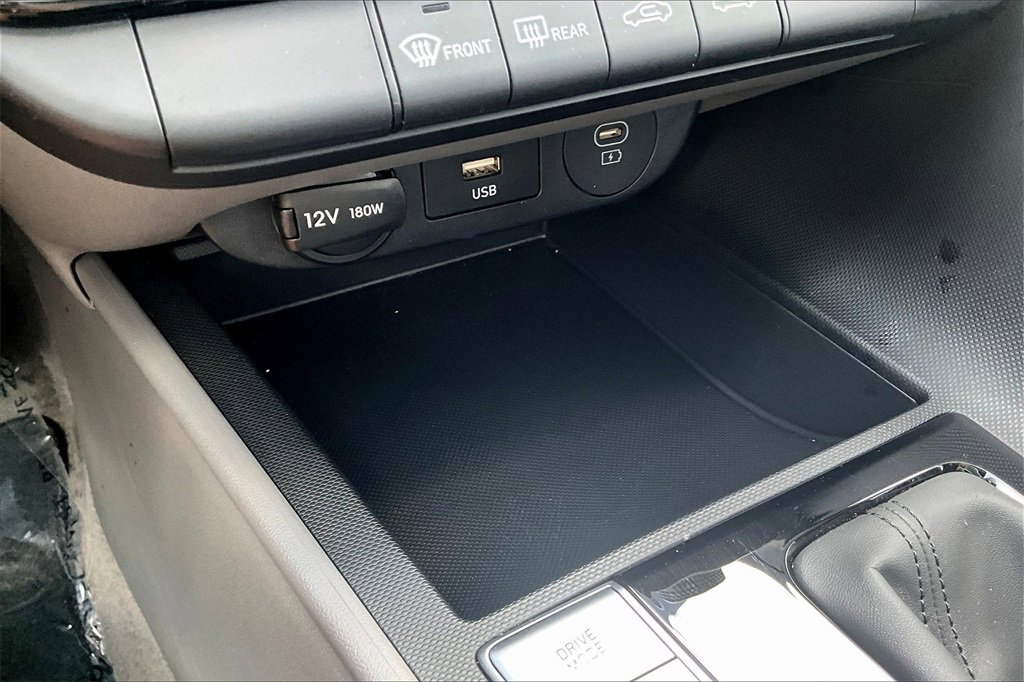 Used 2024 Hyundai Elantra SEL image 32