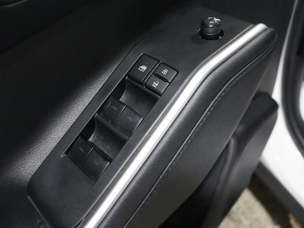 Used 2024 Toyota Highlander LE image 13