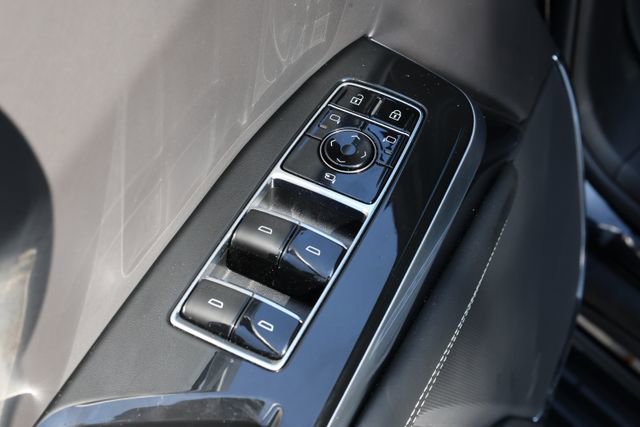 Used 2025 Cadillac Escalade V w/ LPO, ONYX Package image 28