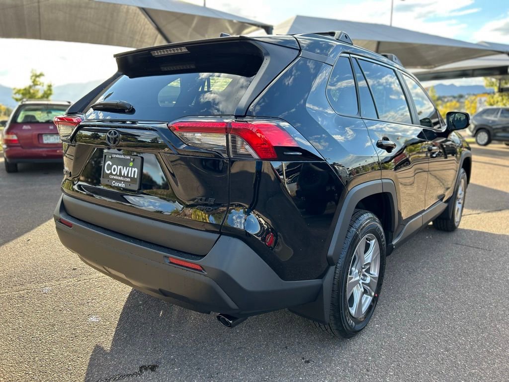 Used 2025 Toyota RAV4 XLE w/ Convenience Package image 10