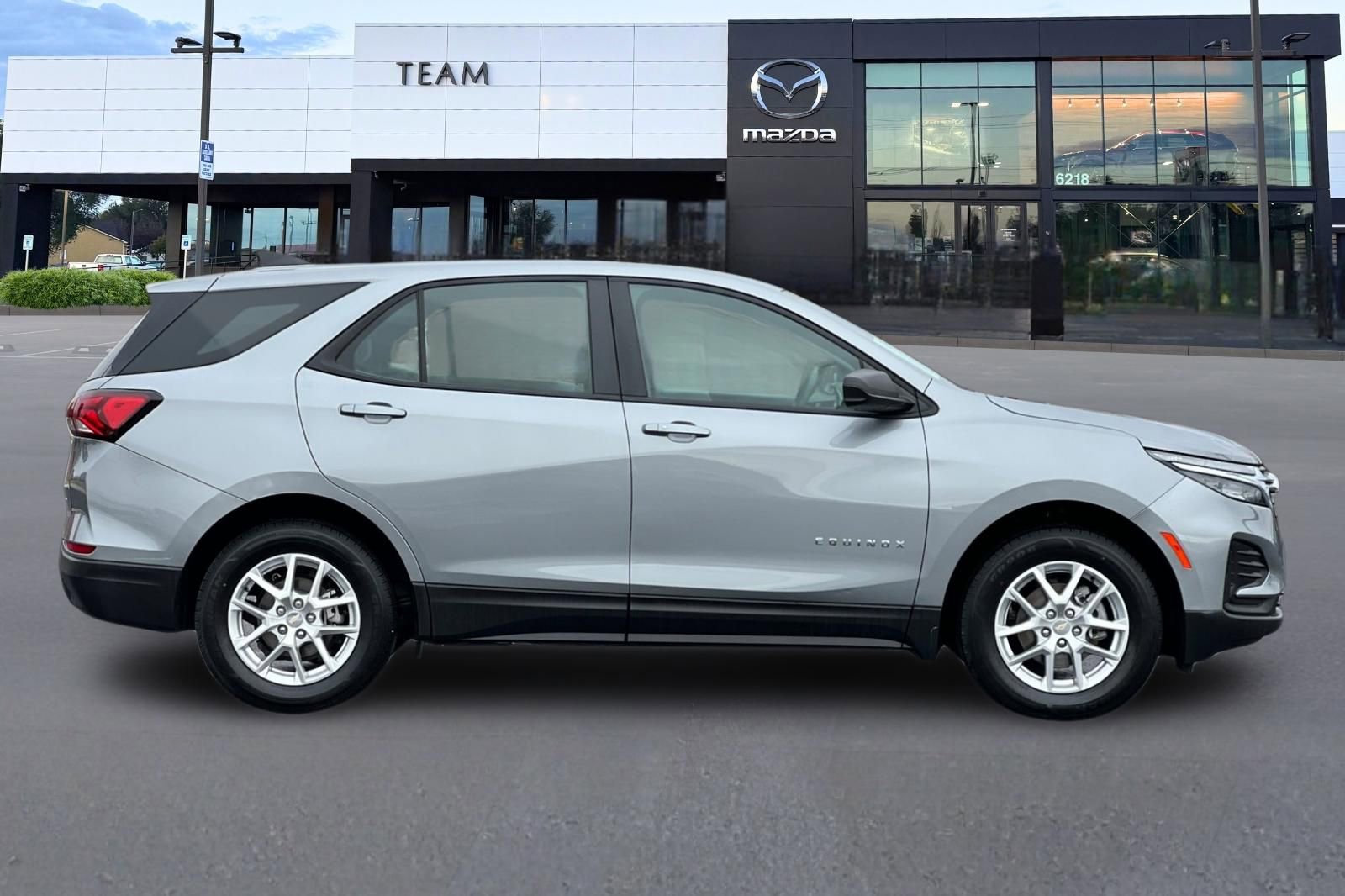 Used 2024 Chevrolet Equinox LS AWD/4WD image 3