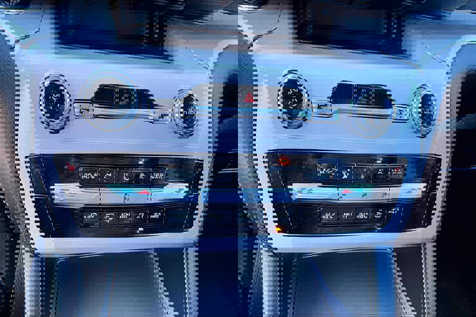 Used 2023 Ford Explorer XLT image 34