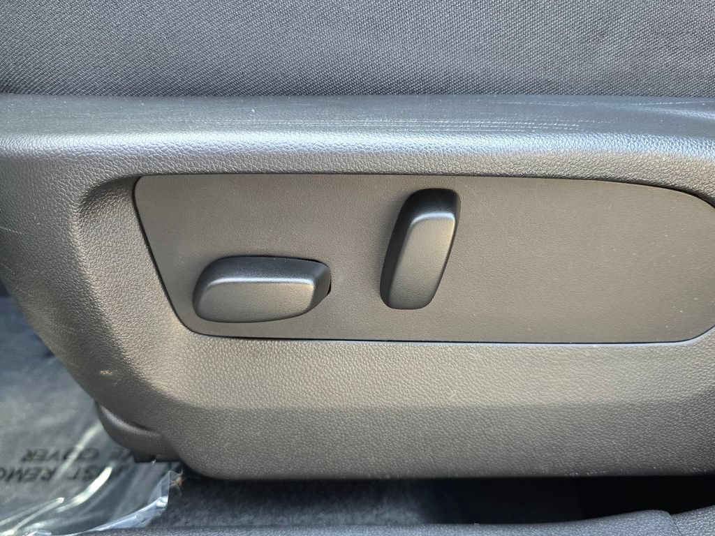 Used 2023 Buick Envision Essence AWD/4WD image 15