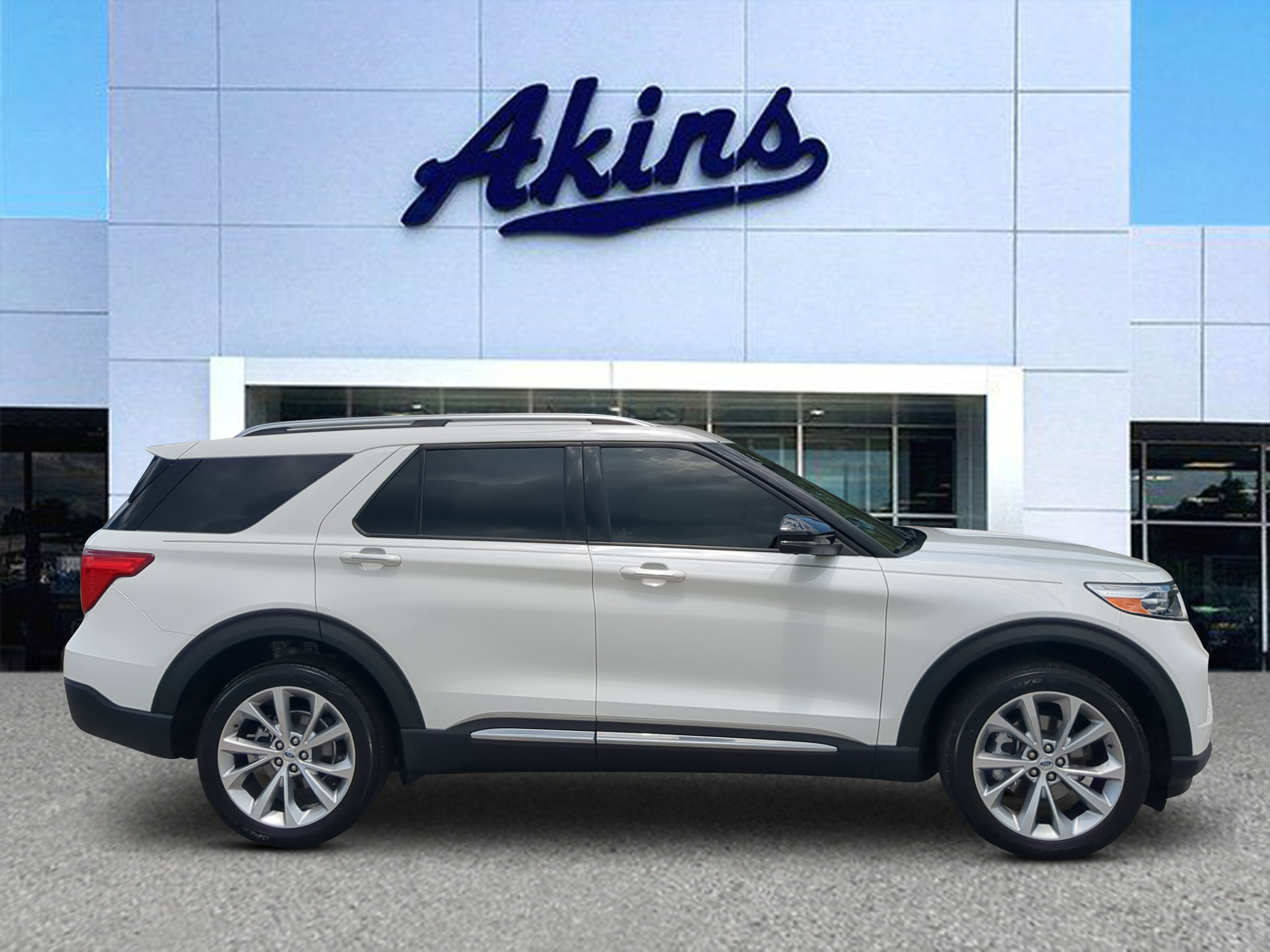 Certified 2023 Ford Explorer Platinum w/ Technology Package AWD/4WD image 1