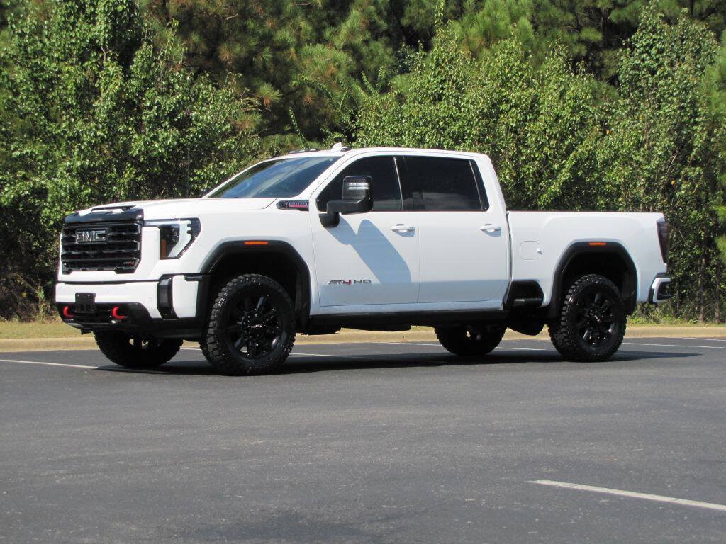Used 2024 GMC Sierra 2500 AT4 w/ AT4 Premium Plus Package AWD/4WD image 3
