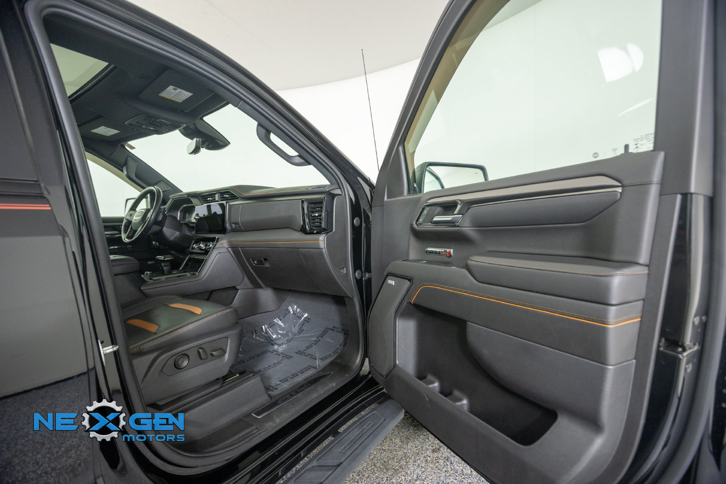 Used 2022 GMC Sierra 1500 AT4 w/ AT4 Premium Package AWD/4WD image 6