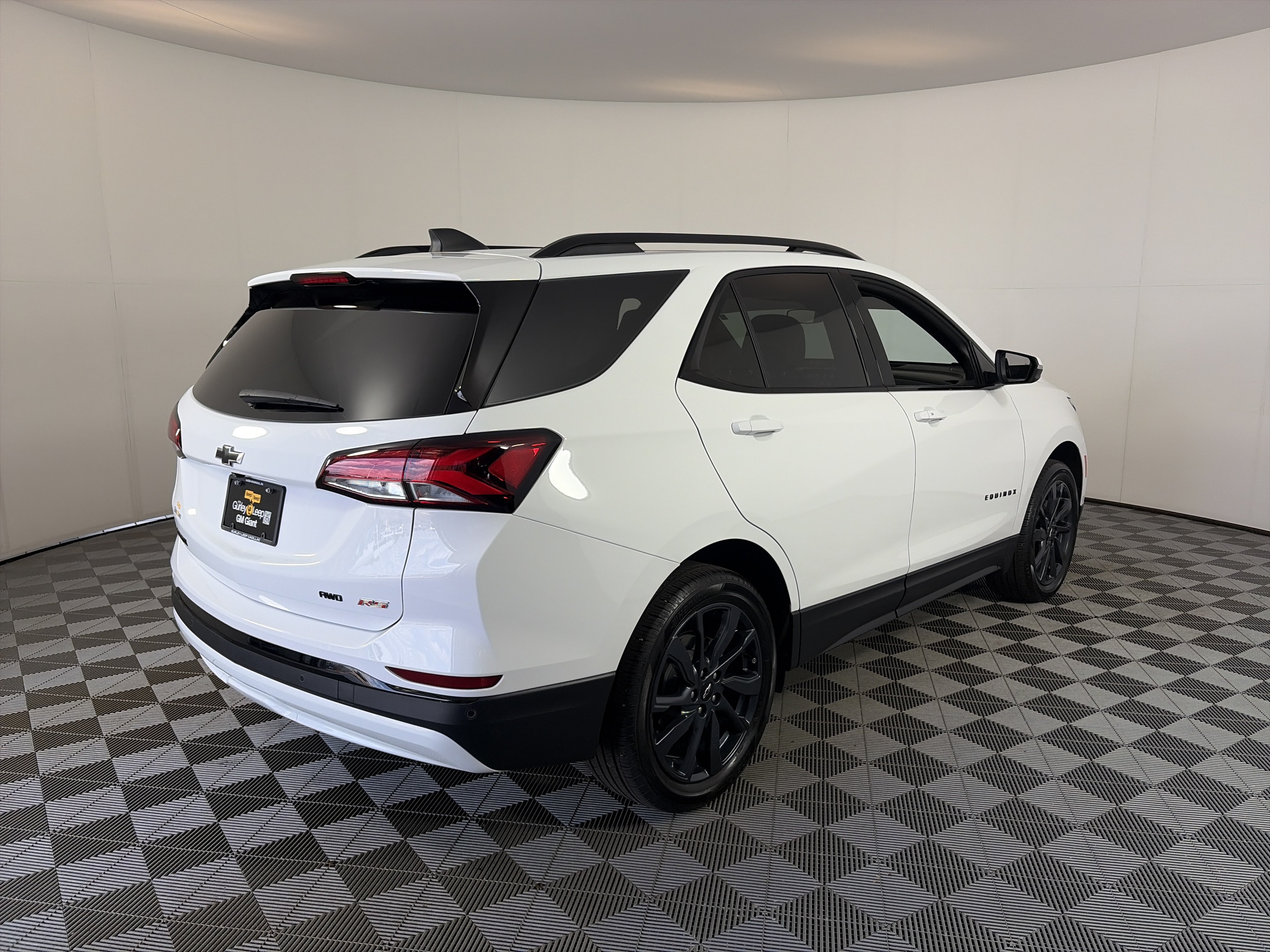 Used 2024 Chevrolet Equinox RS w/ RS Leather Package AWD/4WD image 10