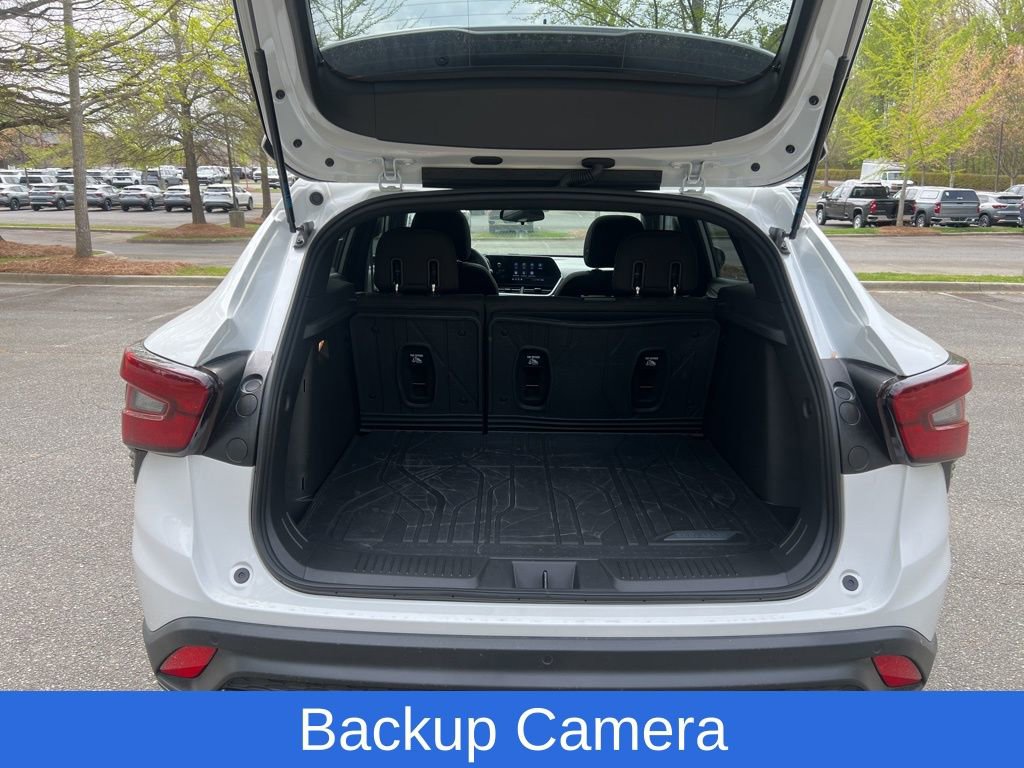 Used 2025 Chevrolet Trax RS w/ Sunroof Package image 13