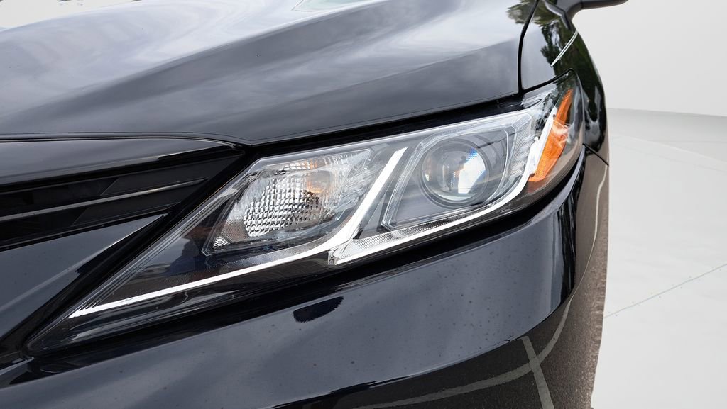 Used 2022 Toyota Camry LE image 9