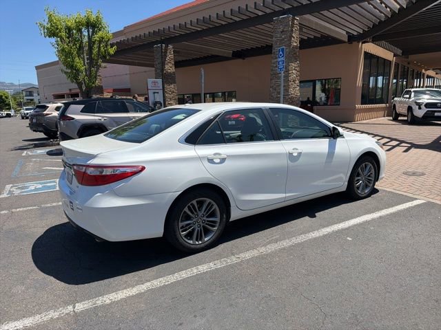 Used 2017 Toyota Camry SE w/ Moonroof Package FWD image 2