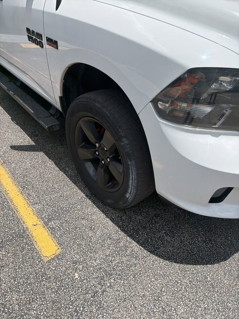 Used 2018 RAM 1500 Express w/ Express Value Package AWD/4WD image 4