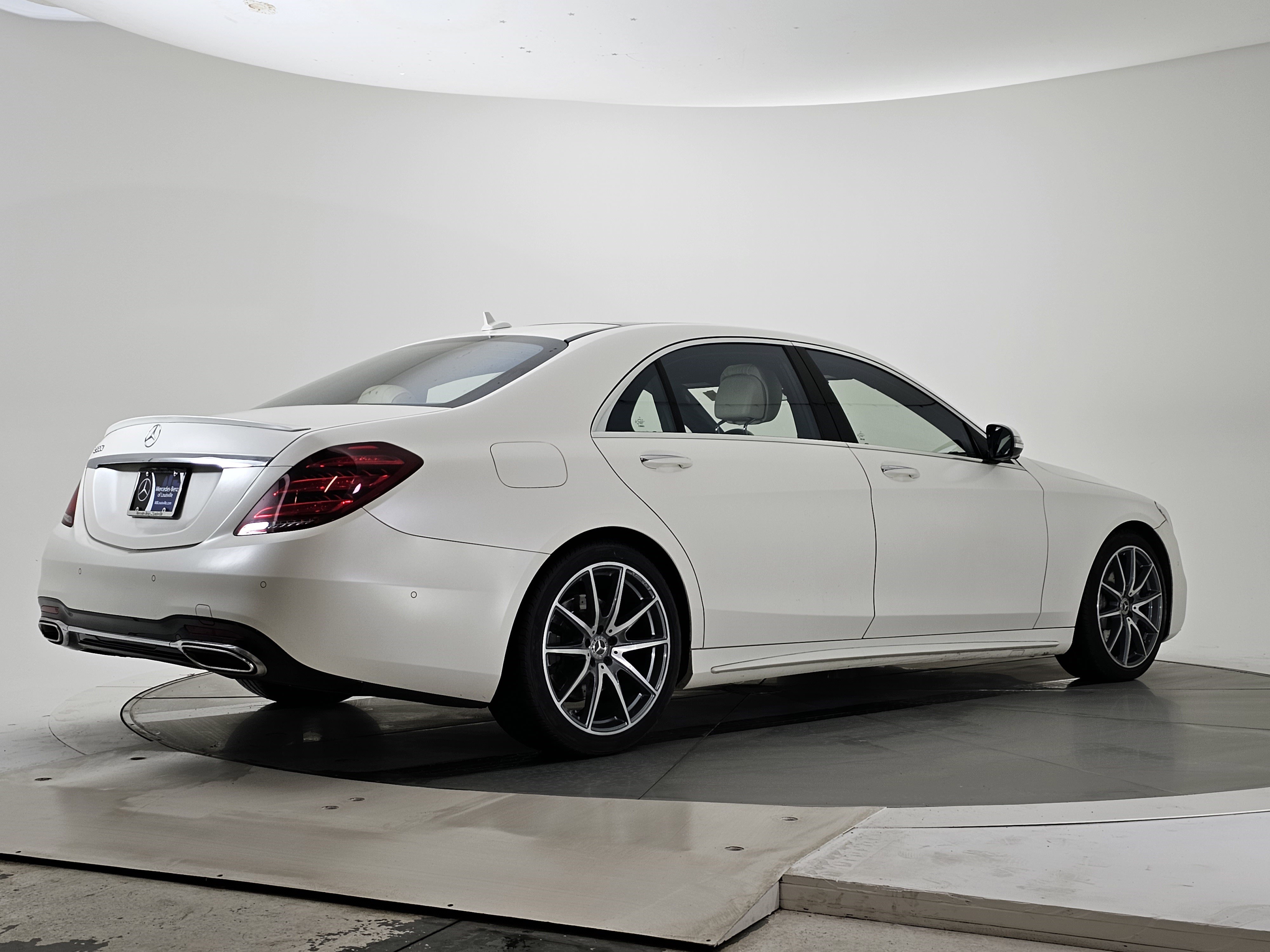 Used 2019 Mercedes-Benz S 560 Sedan image 3