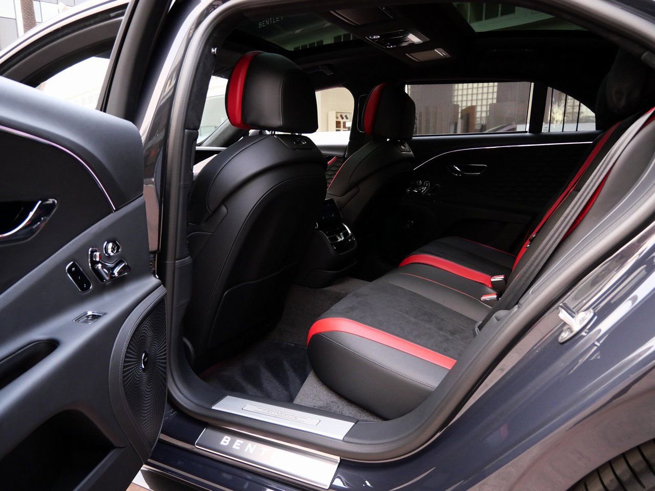 New 2025 Bentley Flying Spur Plug-In Hybrid image 15