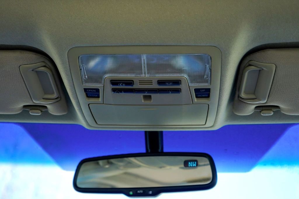 Used 2012 Toyota Camry XLE w/ Leather Pkg image 23