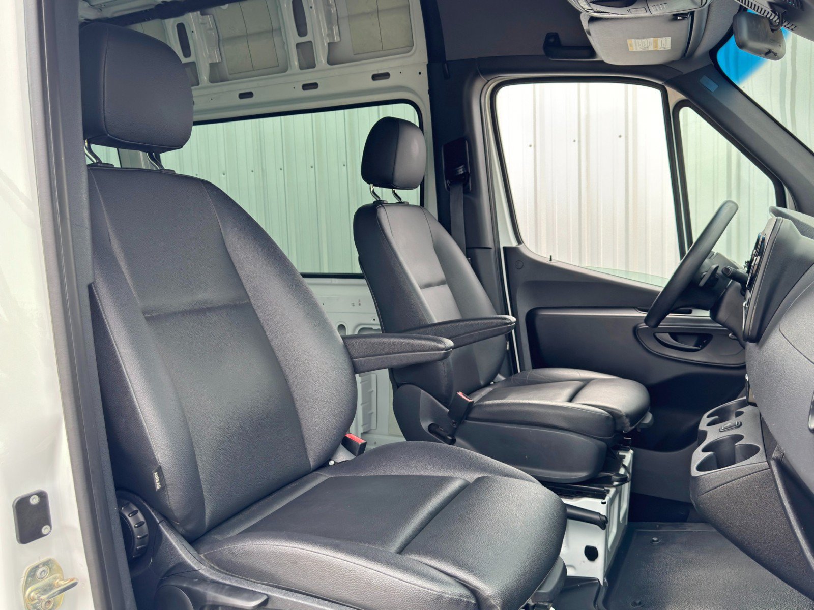 Used 2020 Mercedes-Benz Sprinter 3500 w/ Windows All Around Package image 34