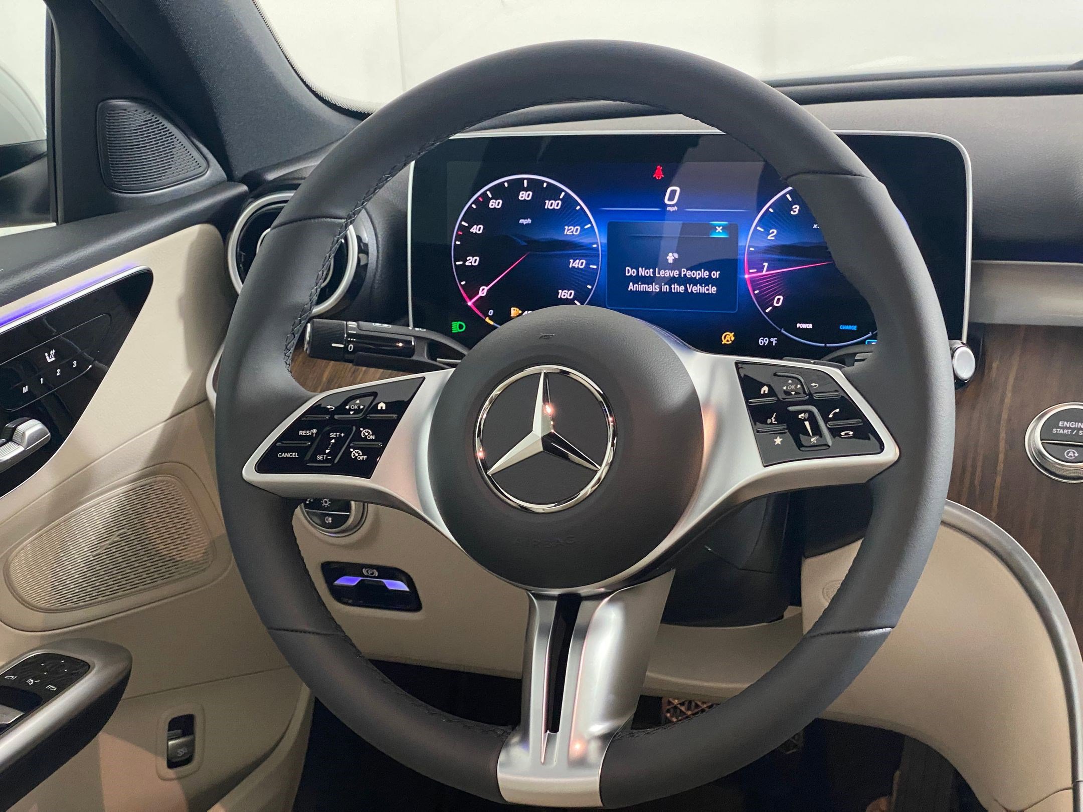 Used 2025 Mercedes-Benz C 300 4MATIC Sedan image 16