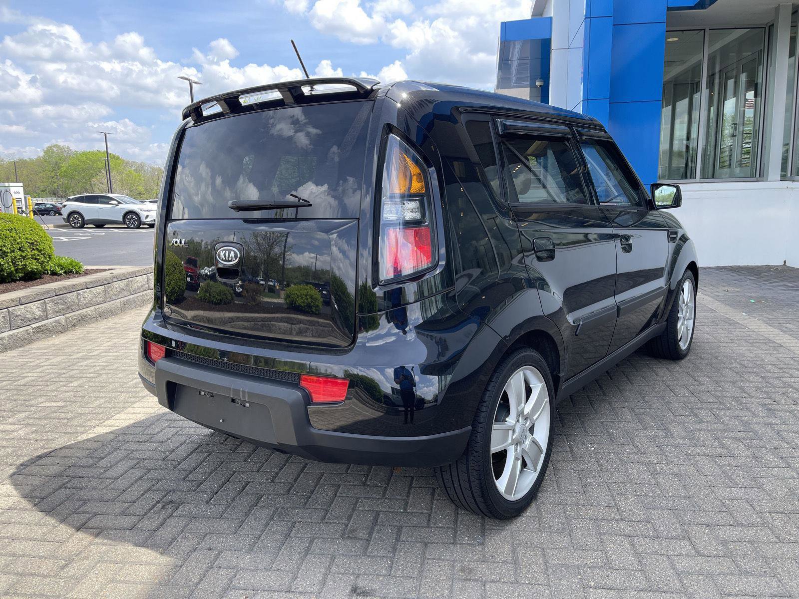 Used 2010 Kia Soul Sport FWD image 5