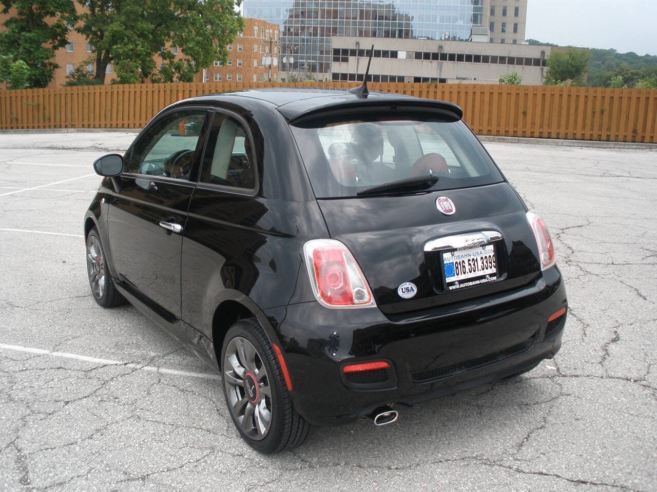 Used 2017 FIAT 500 Pop w/ Sport Appearance Package FWD image 9