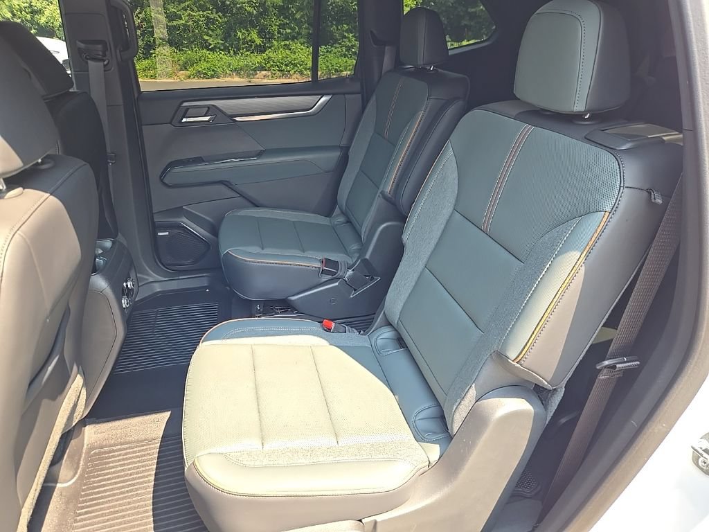 Used 2025 GMC Acadia AT4 w/ Super Cruise Package AWD/4WD image 46