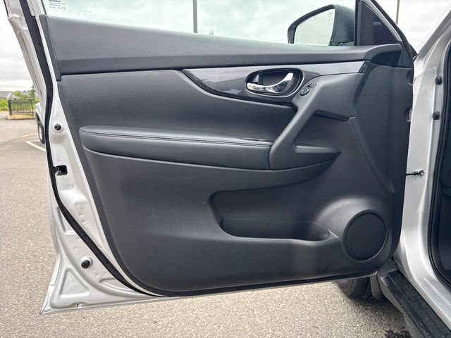 Used 2018 Nissan Rogue S FWD image 17