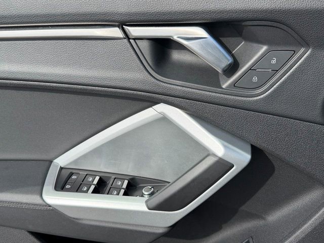 Used 2025 Audi Q3 2.0T Premium image 27