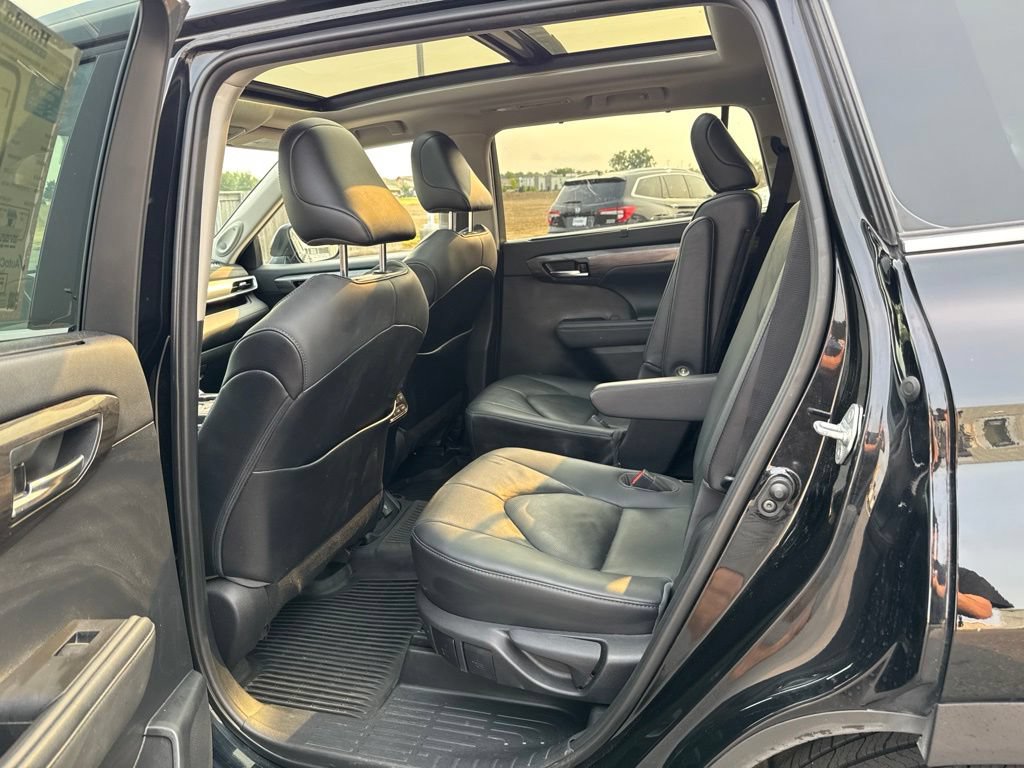 Used 2021 Toyota Highlander Platinum AWD/4WD image 36