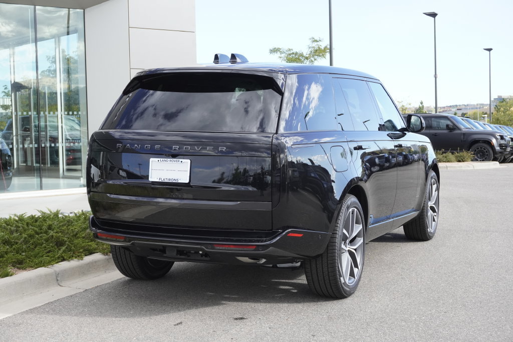 New 2027 Land Rover Range Rover Long Wheelbase SE AWD/4WD image 2
