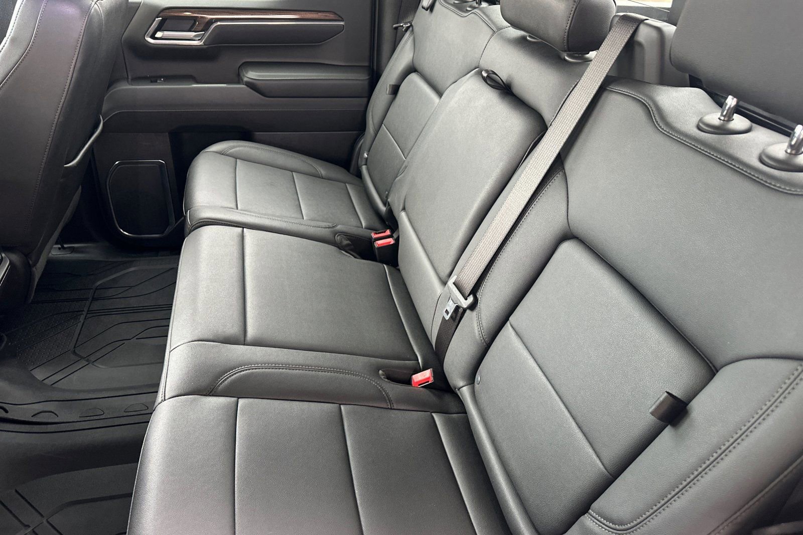 Used 2025 Chevrolet Silverado 1500 LT Trail Boss w/ LT Trail Boss Premium Package AWD/4WD image 12