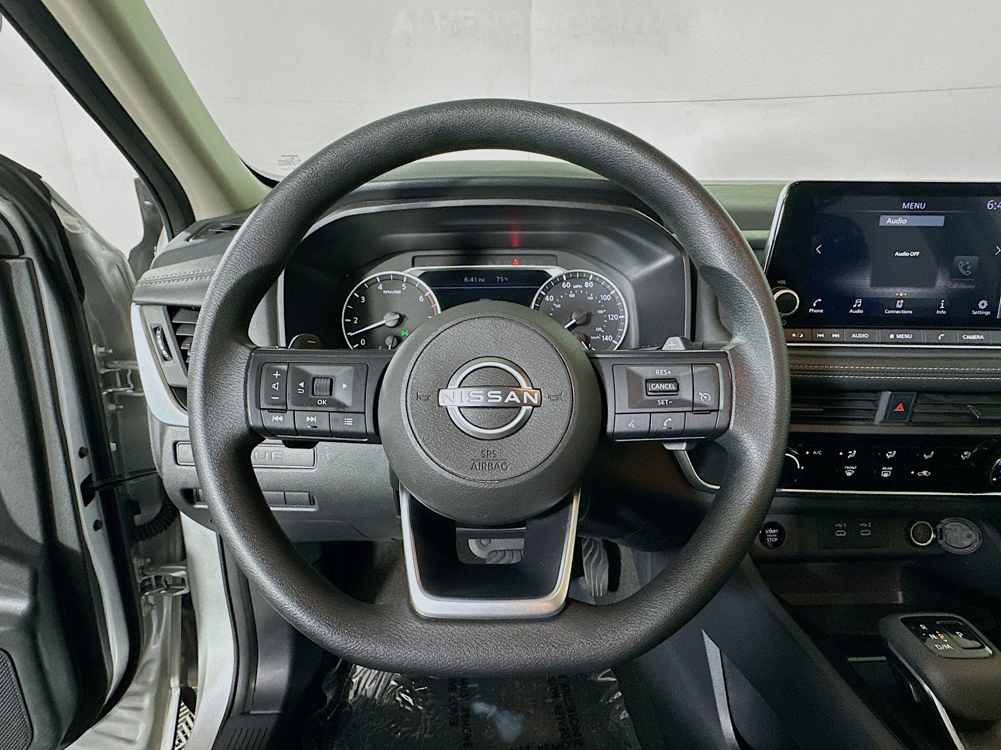 Used 2024 Nissan Rogue S image 15