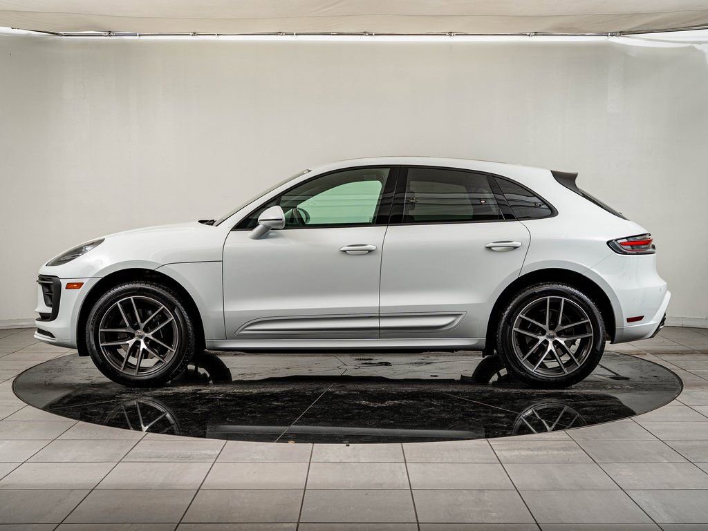 Certified 2025 Porsche Macan image 2