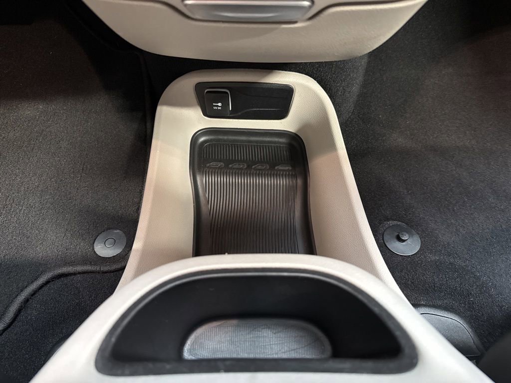 Used 2024 Chrysler Pacifica Touring-L image 23