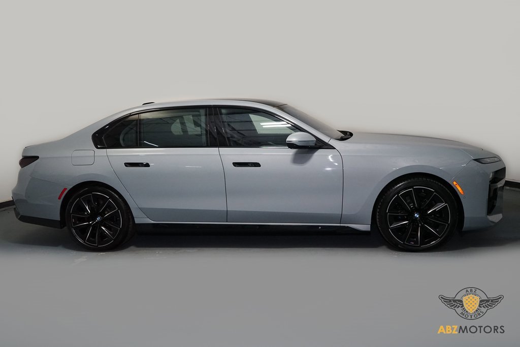 Used 2023 BMW 760i xDrive image 4