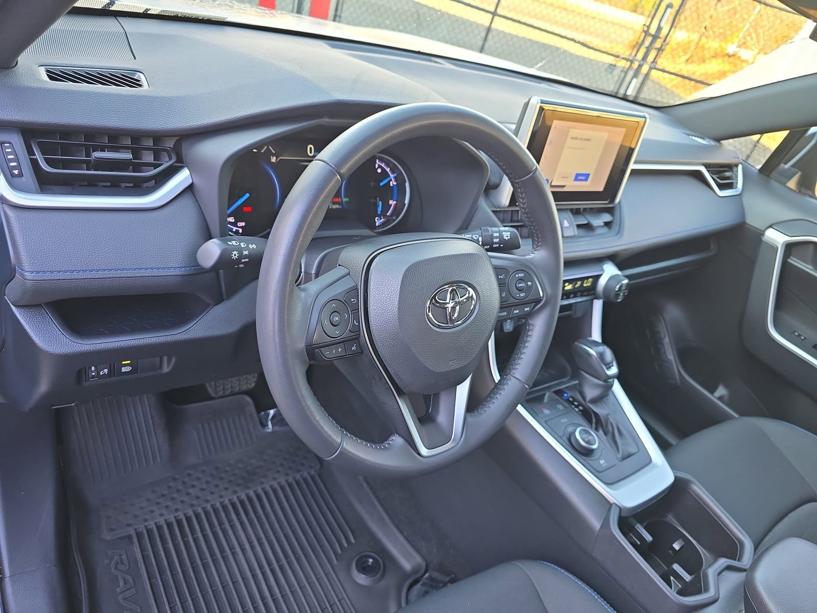 Used 2023 Toyota RAV4 SE image 22