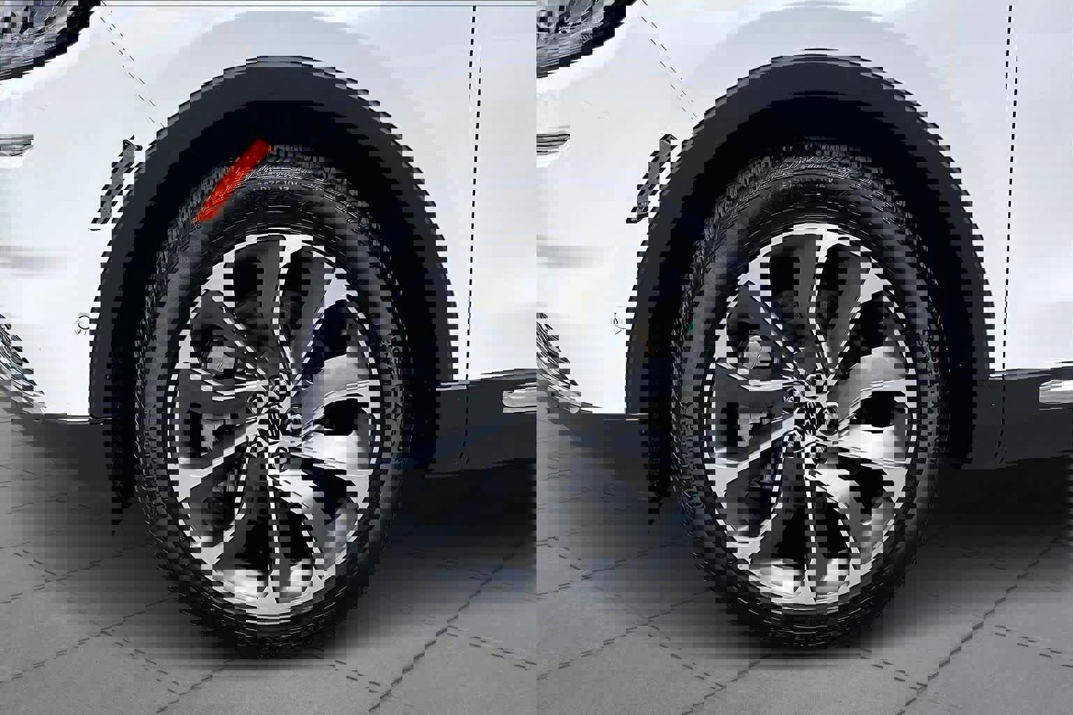 Used 2023 Lincoln Nautilus Reserve w/ Equipment Group 201A image 10