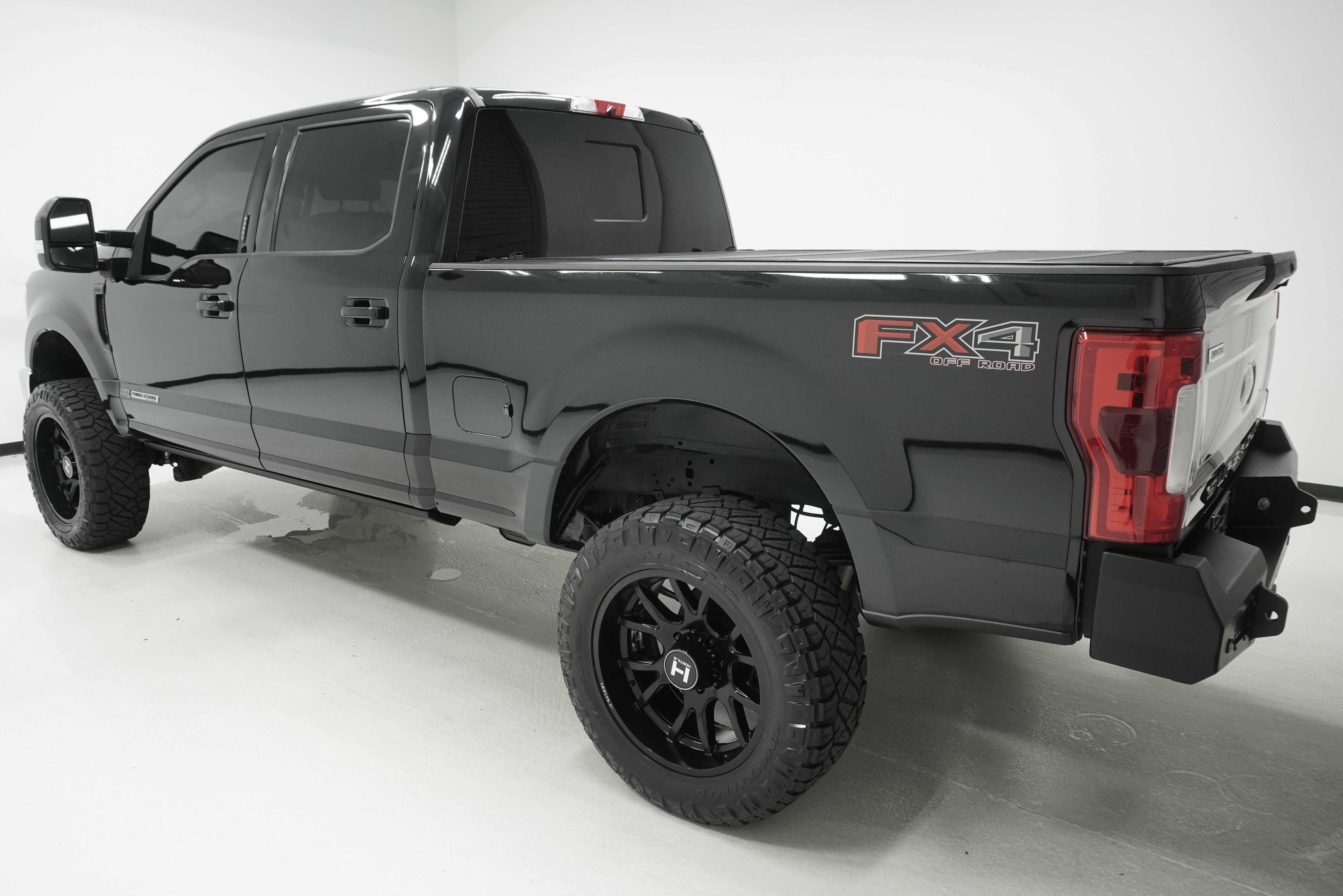 Used 2019 Ford F250 Lariat w/ Lariat Ultimate Package AWD/4WD image 4