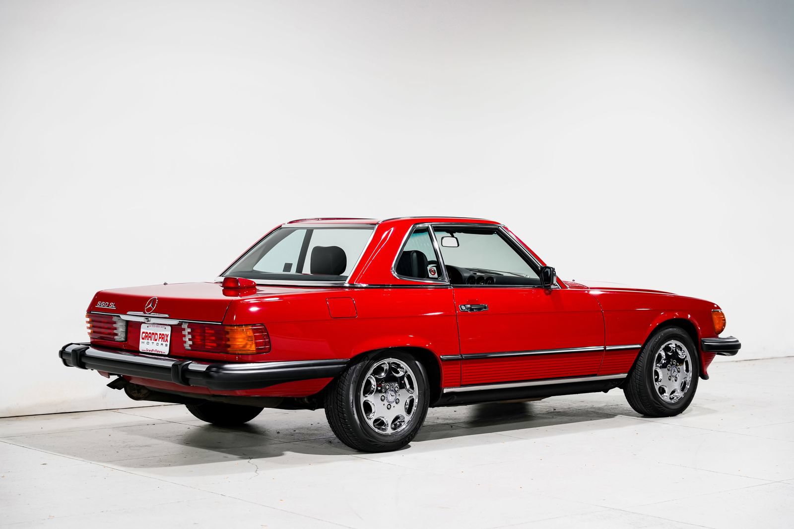 Used 1987 Mercedes-Benz 560 SL image 3
