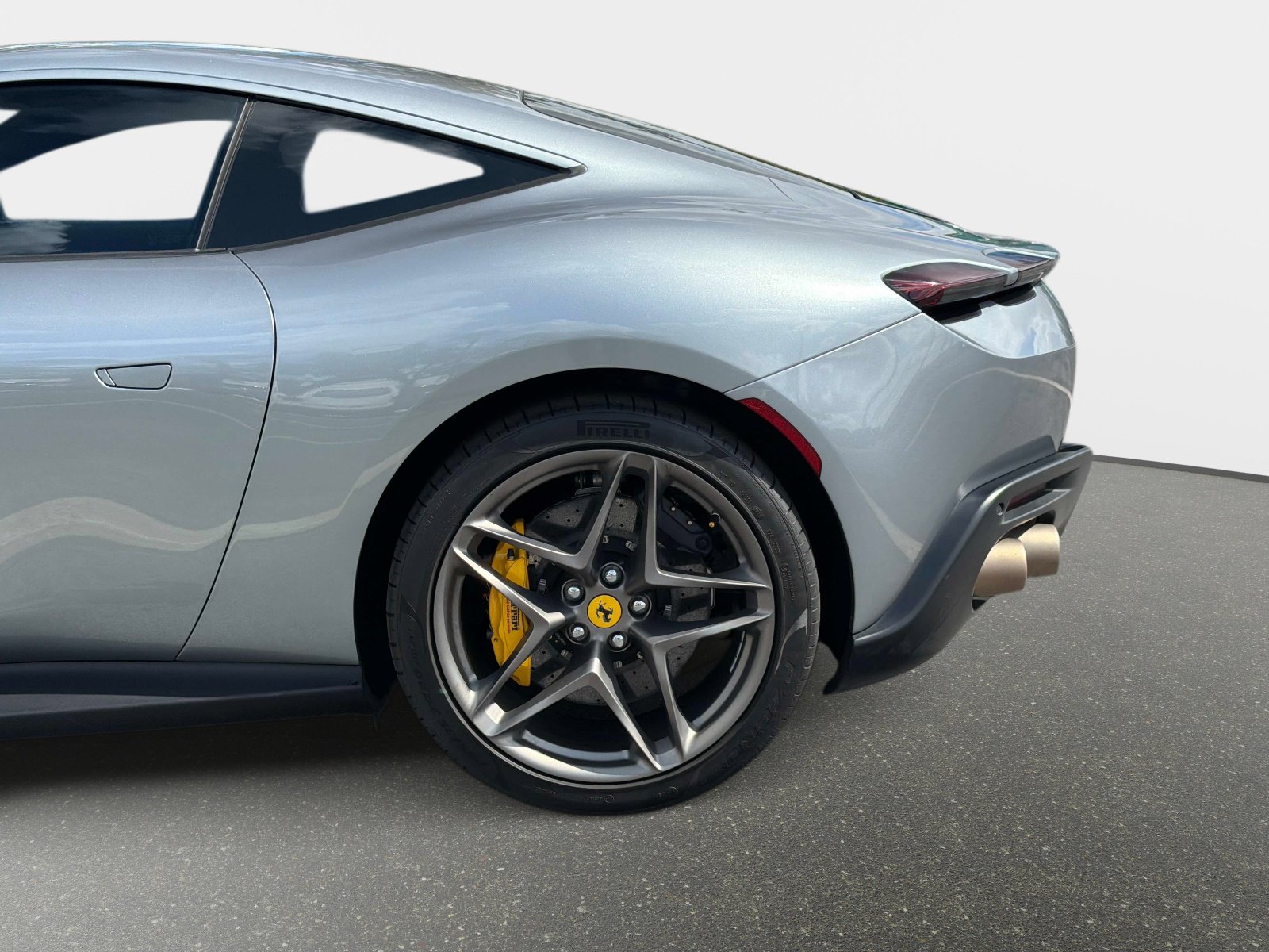 Used 2022 Ferrari Roma image 15