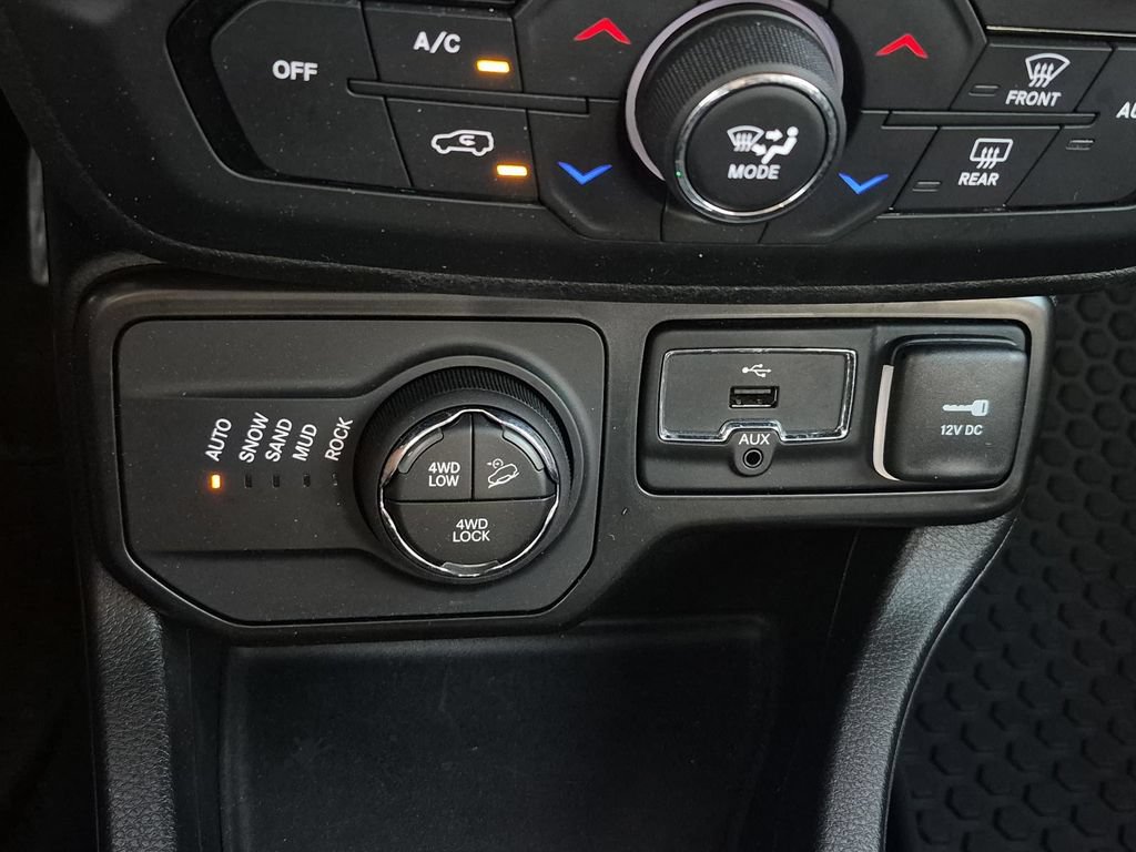 Used 2023 Jeep Renegade Trailhawk AWD/4WD image 33